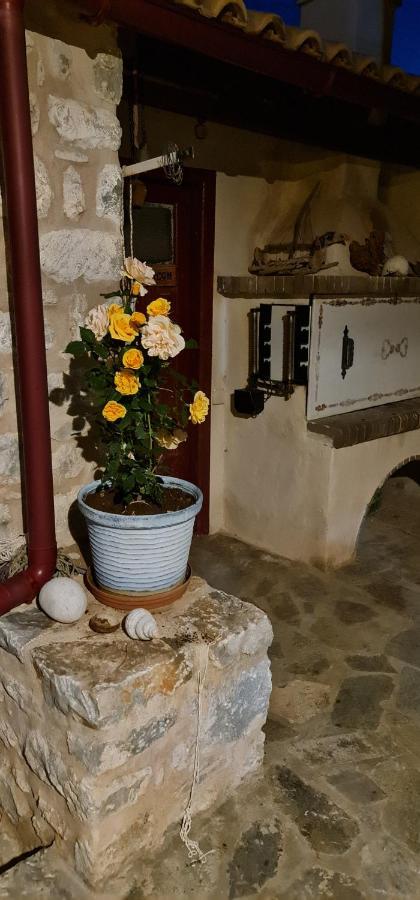 Olive Oil Mill Apartment Kokkala Екстериор снимка